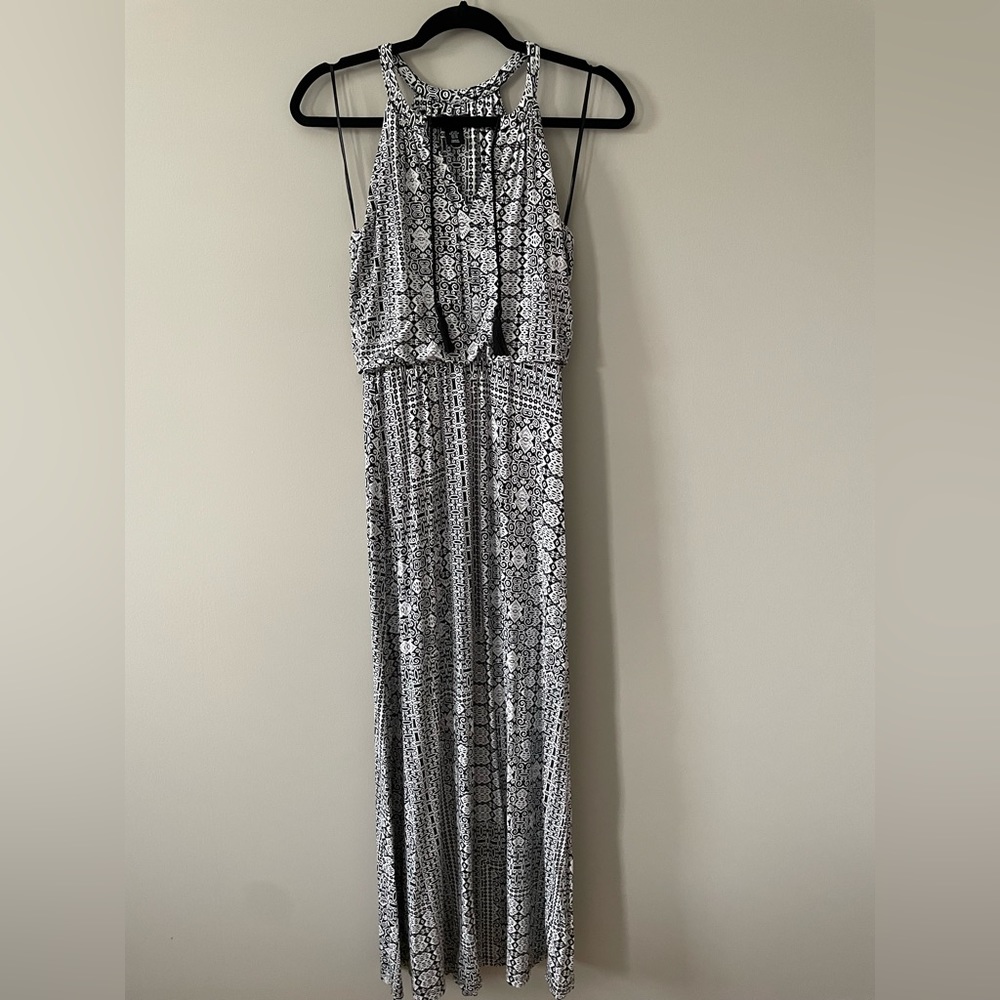 Size XS ADRIENNE VITTADINI Black and White Halter Neck Maxi dress